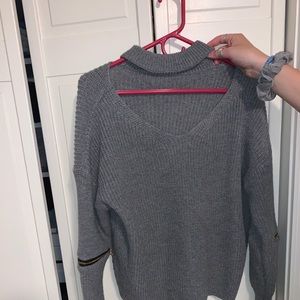 V neck chocker sweater with zippers